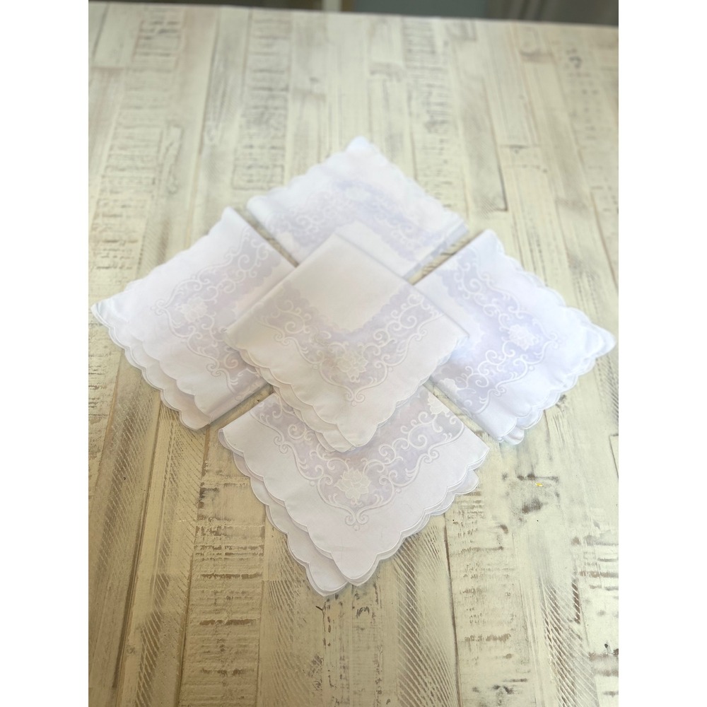 Set of 5 White Embroidered Linen Napkins Scalloped Edge Floral Detail‎